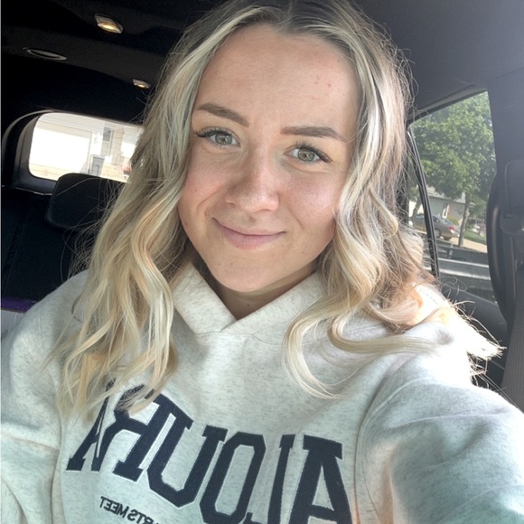 Meet your Posher, Brooke - Picture 1 of 1